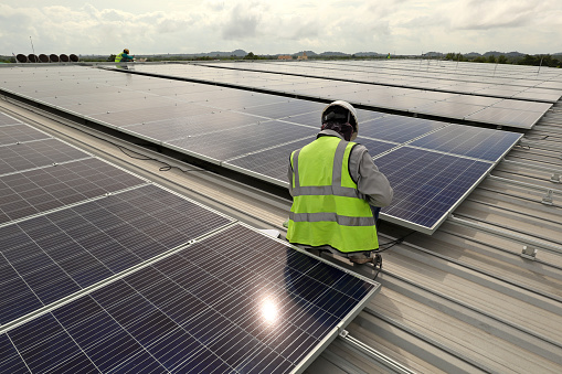 Mantenimiento de placas solares e instalaciones fotovoltaicas