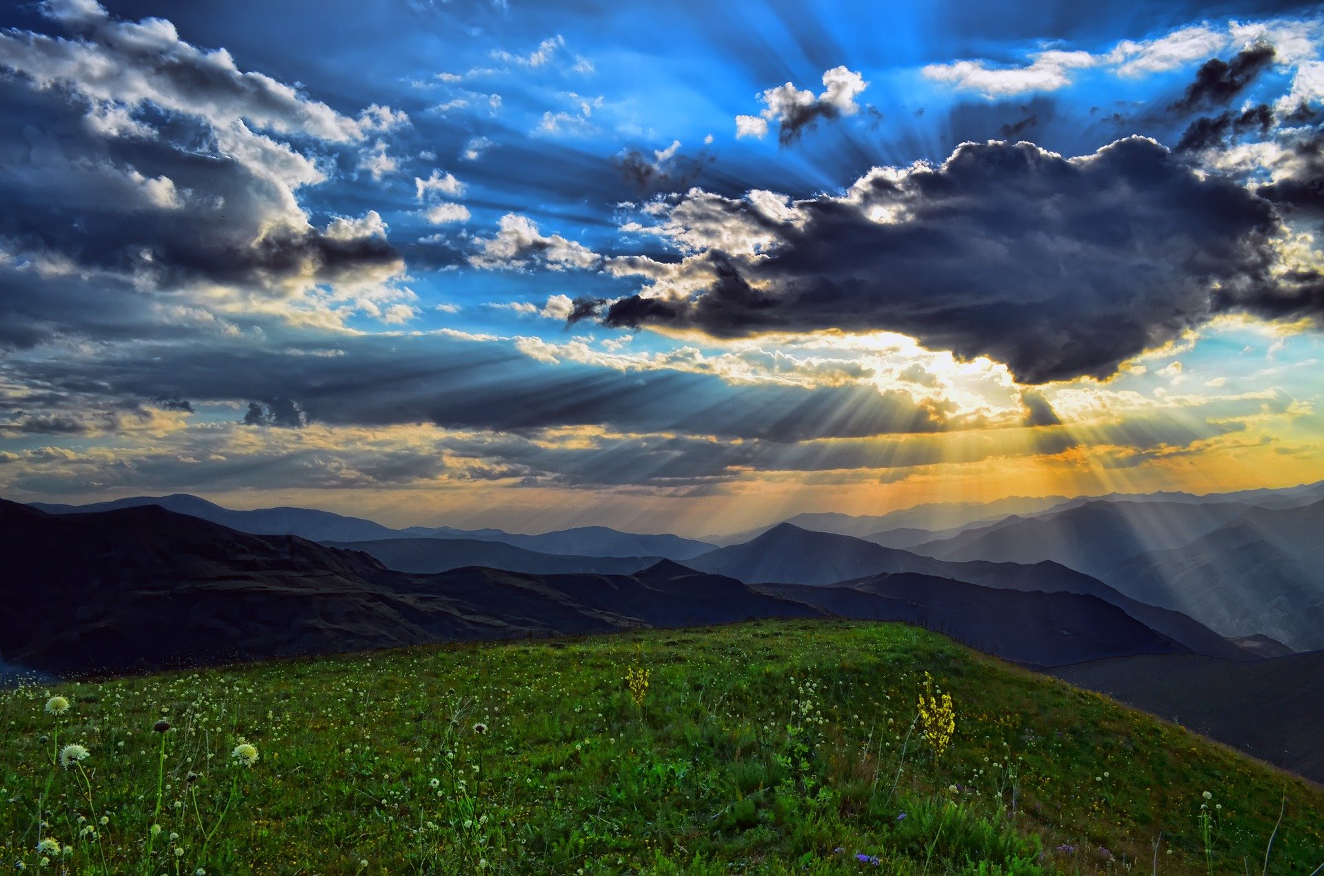 Nubes, paneles solares